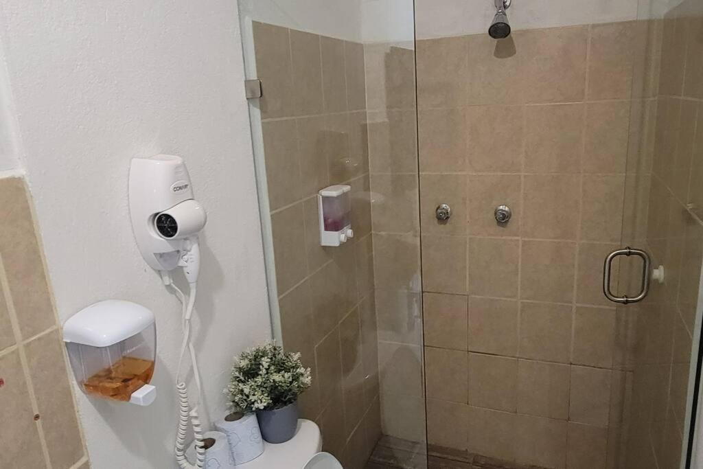 Departamento 2 Camas Matrimoniales K, Wifi, Aire Acondicionado, Estacionamiento Cruzando Calle 巴耶斯城 外观 照片